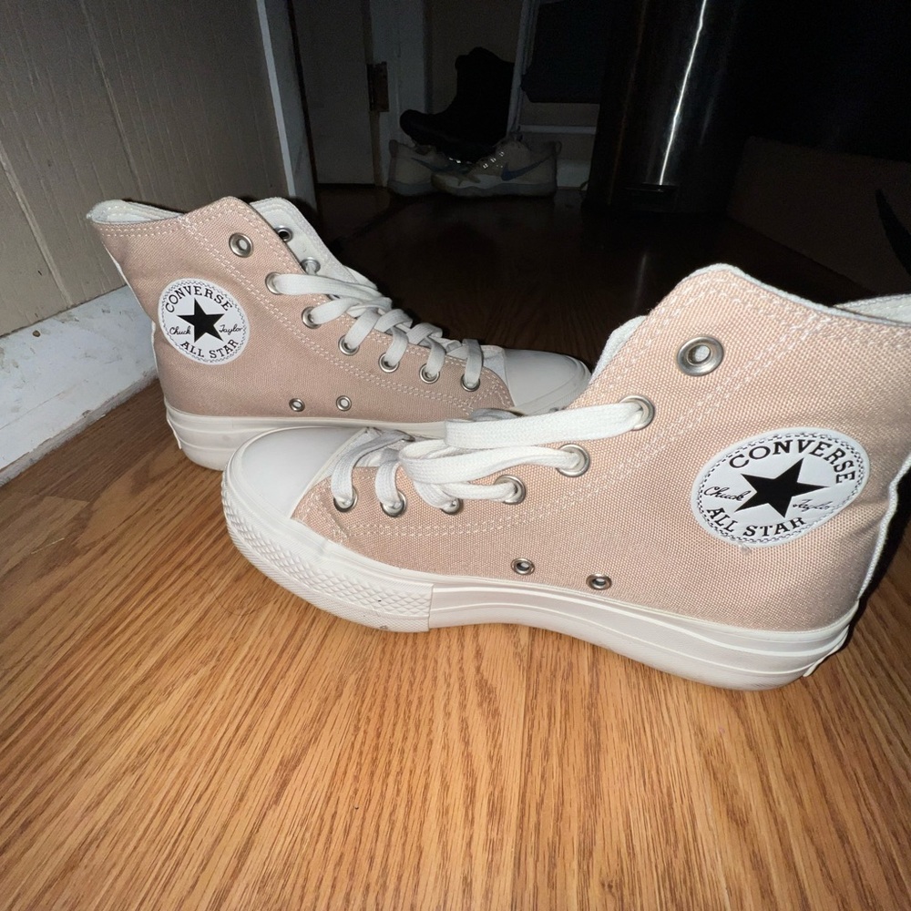 Converse All Star High-Tops in Light Brown and White